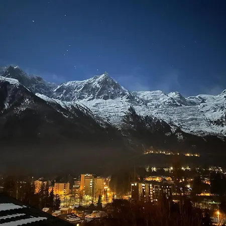 Amazing Mt Blanc View 2 Bed, Parking, 10mins Walk شقة